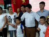 Hai bé trai trong vụ nhầm con ở Ba Vì trở về với cha mẹ ruột